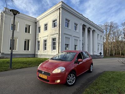 Rood Occasion 2007 Fiat Grande Punto Hatchback | € 2.400 (Eerlijke prijs)