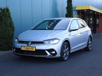 Grijs Gebruikt 2023 VW Polo R-line Hatchback | € 19.950 (Eerlijke prijs)