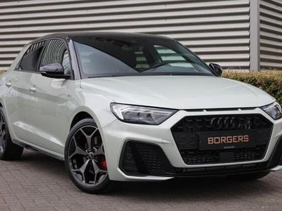 Zilver, metallic lak Occasion 2024 Audi A1 Sportback S-Line Hatchback | € 42.950