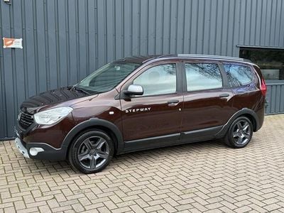Bruin Gebruikt 2017 Dacia Lodgy Stepway MPV | € 12.495 (Iets duurder)