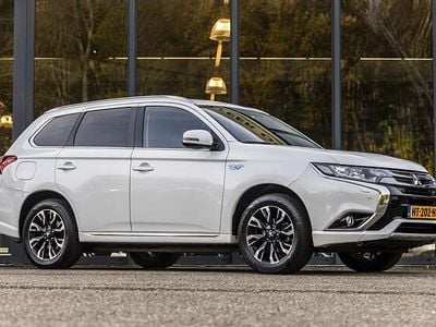 Wit Occasion 2015 Mitsubishi Outlander Edition SUV | € 11.950 (Iets duurder)