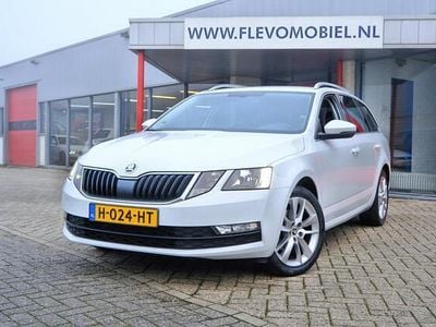 Wit Gebruikt 2020 Skoda Octavia Clever Stationwagen | € 17.450 (Goede deal)