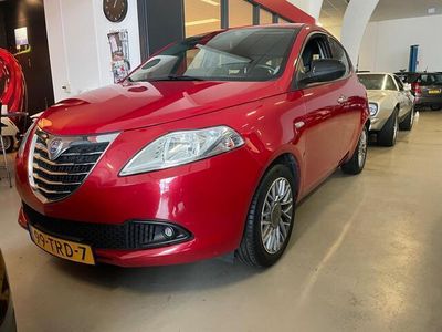 tweedehands Lancia Ypsilon 0.9 TwinAir Black & Red