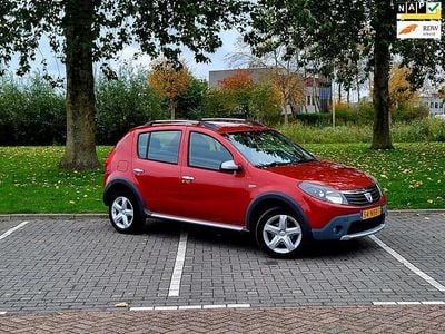 Rood Gebruikt 2010 Dacia Sandero Stepway Hatchback | € 4.999 (Eerlijke prijs)