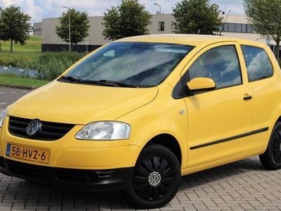 Occasion VW Fox Trendline 54 PK (39 kW) 2009 Geel Hatchback