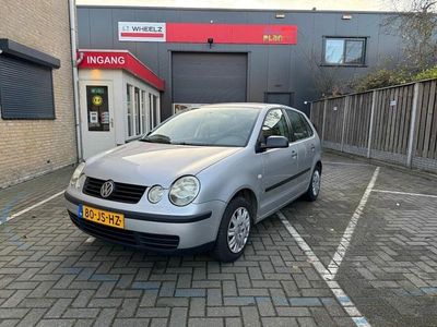 Grijs (metallic) Gebruikt 2002 VW Polo Hatchback | € 1.490