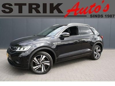 Zwart Gebruikt 2023 VW T-Roc R-line SUV | € 28.888 (Eerlijke prijs)