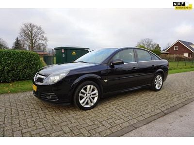 Zwart Gebruikt 2006 Opel Vectra Sport Hatchback | € 3.450
