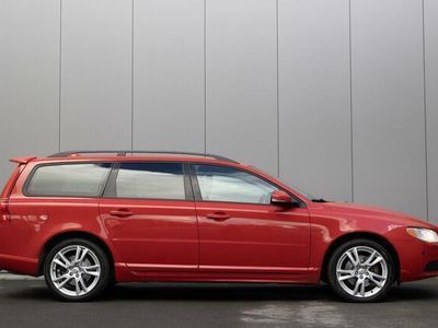 Rood Occasion 2011 Volvo V70 Momentum Stationwagen | € 16.945