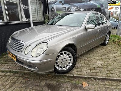 Grijs Gebruikt 2005 Mercedes E240 Elegance Sedan | € 3.195 (Duur)