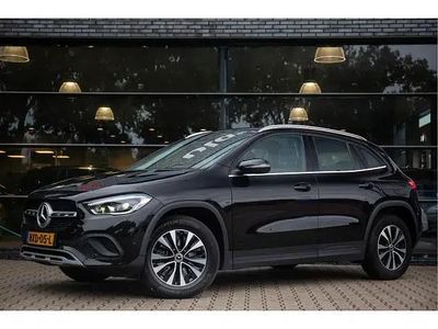 Zwart Occasion 2022 Mercedes GLA250 Business SUV | € 32.900 (Super prijs)