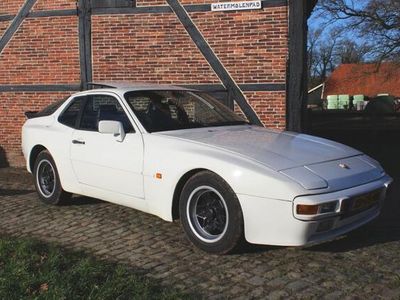 Porsche 944