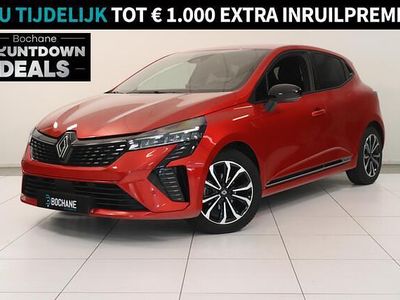 Rouge flamme (nnp) Gebruikt 2023 Renault Clio V Techno Hatchback | € 17.400 (Eerlijke prijs)