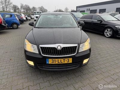 Zwart Occasion 2010 Skoda Octavia Elegance Hatchback | € 2.199 (Goede deal)