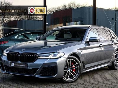 Grijs (metallic) Occasion 2021 BMW 530e M Sport Stationwagen | € 43.900 (Iets duurder)