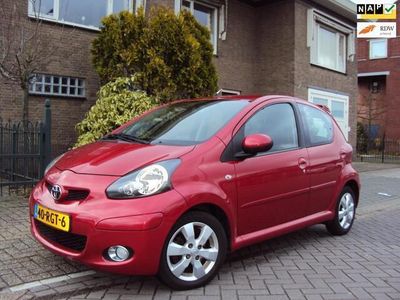 tweedehands Toyota Aygo 1.0-12V Aspiration Red Navigator