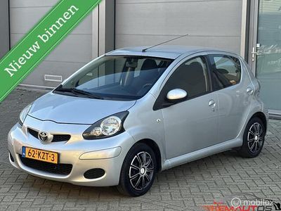 Grijs Gebruikt 2010 Toyota Aygo Hatchback | € 2.680 (Eerlijke prijs)