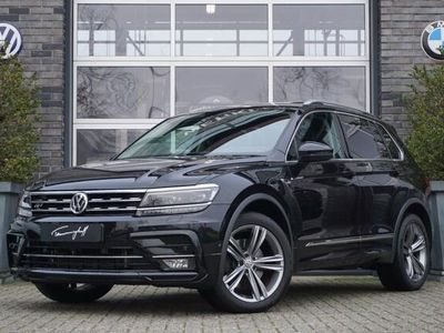 tweedehands VW Tiguan R-LINE 2.0 TDi 190PK 4MOTION - VAN - GRIJS KENT. - PANO. - L