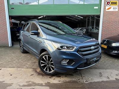 Blauw (metallic) Occasion 2018 Ford Kuga ST-Line SUV | € 16.495 (Eerlijke prijs)