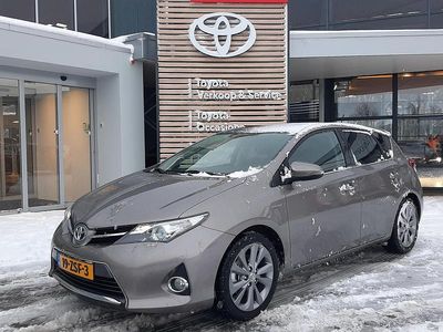 Bruin Occasion 2013 Toyota Auris Hybrid Hatchback | € 11.900 (Eerlijke prijs)