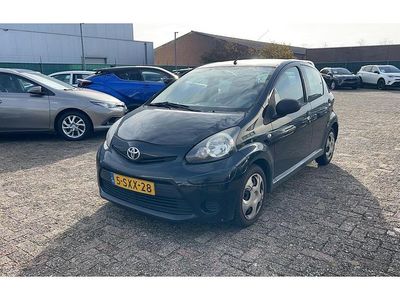 Zwart Occasion 2014 Toyota Aygo Hatchback | € 5.848 (Duur)