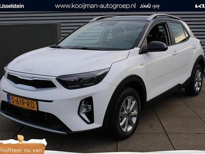 Clear white/black s Gebruikt 2023 Kia Stonic SUV | € 19.990 (Eerlijke prijs)