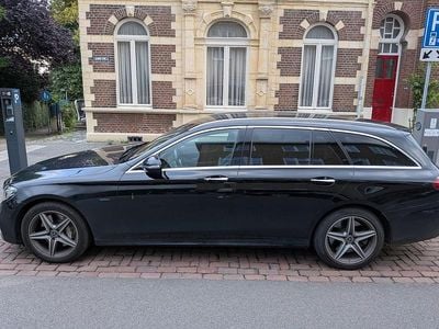 Zwart (metallic) Gebruikt 2020 Mercedes E300 Business Stationwagen | € 23.500 (Duur)