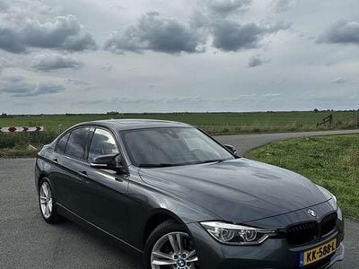 Grijs Occasion 2016 BMW 330e iPerformance Sedan | € 17.250 (Eerlijke prijs)