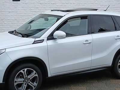 Wit (parellak) Gebruikt 2017 Suzuki Vitara SUV | € 17.999 (Iets duurder)