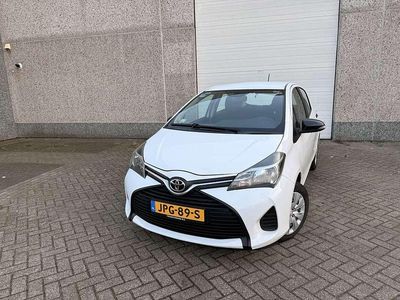Wit Gebruikt 2017 Toyota Yaris Trend MPV | € 7.750 (Goede deal)