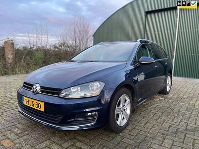 Blauw (metallic) Occasion 2014 VW Golf VII Highline Stationwagen | € 7.950 (Eerlijke prijs)