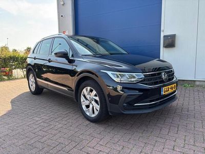 Zwart Gebruikt 2021 VW Tiguan Life SUV | € 24.499 (Goede deal)