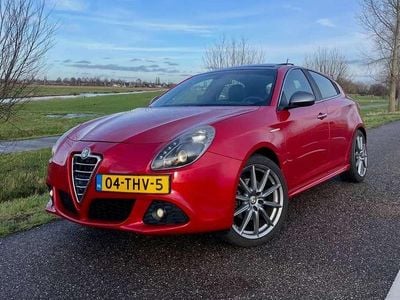 Rood Gebruikt 2012 Alfa Romeo Giulietta Distinctive MPV | € 3.950 (Super prijs)