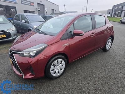 Rood Gebruikt 2016 Toyota Yaris Hybrid Hatchback | € 14.500 (Eerlijke prijs)