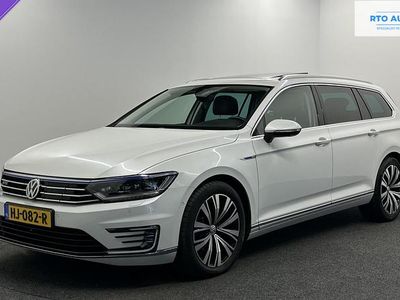 Wit Occasion 2015 VW Passat Highline Stationwagen | € 15.000 (Iets duurder)