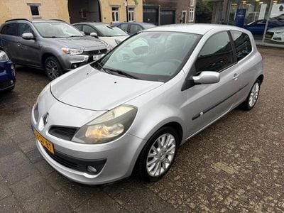 Occasion Renault Clio II Luxe 112 PK (82 kW) 2006 Grijs (metallic) Hatchback