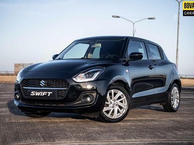 Zwart (metallic) Occasion 2021 Suzuki Swift Hatchback | € 17.935 (Duur)