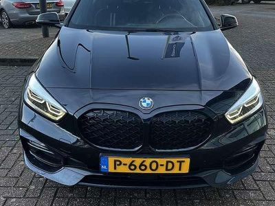 Zwart Occasion 2022 BMW 118 Hatchback | € 26.000 (Iets duurder)