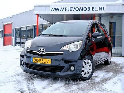 Zwart Occasion 2011 Toyota Verso-S MPV | € 5.500 (Eerlijke prijs)
