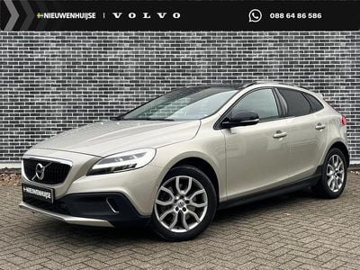 Bruin Gebruikt 2019 Volvo V40 Hatchback | € 23.899 (Iets duurder)
