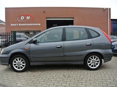Nissan Almera Tino