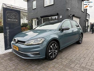 Blauw (metallic) Gebruikt 2019 VW Golf VII Highline Hatchback | € 16.800 (Eerlijke prijs)