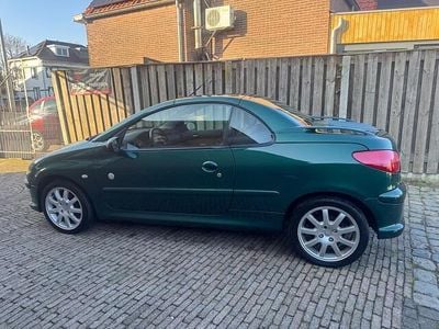 Groen (metallic) Occasion 2002 Peugeot 206 CC Roland Garros Cabriolet | € 995 (Goede deal)