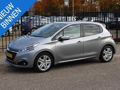 Grijs Gebruikt 2019 Peugeot 208 Signature Sky Hatchback | € 7.750 (Goede deal)