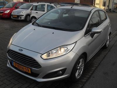 Grijs (metallic) Gebruikt 2014 Ford Fiesta Titanium Hatchback | € 4.250 (Goede deal)