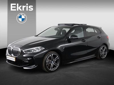 Zwart Gebruikt 2024 BMW 118 Comfort Edition Hatchback | € 34.950 (Eerlijke prijs)