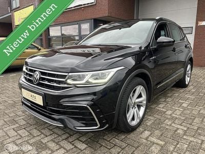 Zwart Occasion 2022 VW Tiguan R-line SUV | € 36.950 (Goede deal)