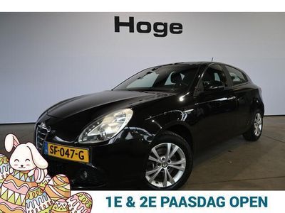 tweedehands Alfa Romeo Giulietta 1.4 T Distinctive Airco ECC PDC Licht metaal Xenon