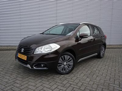 Bruin (metallic) Gebruikt 2014 Suzuki SX4 Exclusive SUV | € 9.950 (Eerlijke prijs)
