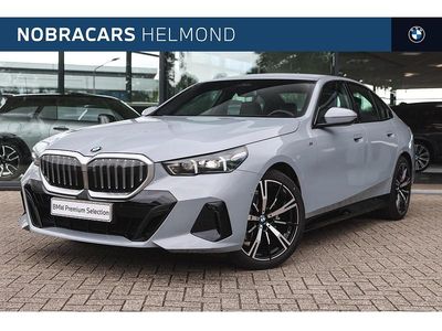 Grijs Gebruikt 2024 BMW 520 Executive Sedan | € 55.450 (Super prijs)